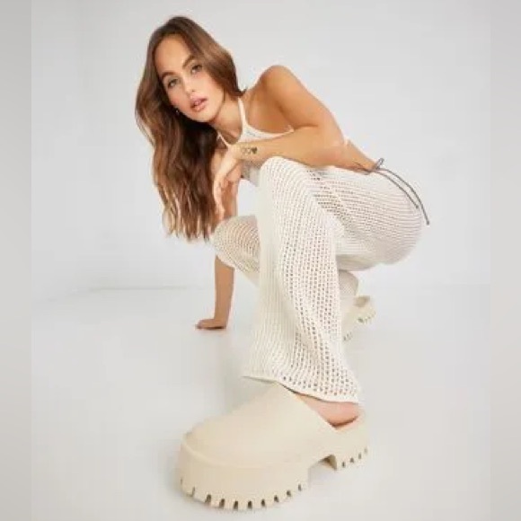 Jeffrey Campbell Shoes - Jeffrey Campbell Clogge Platform Mule in Sea Salt - Size 9 - N238-12